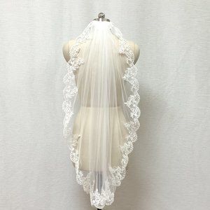 Fingertip length wedding veil lace trim